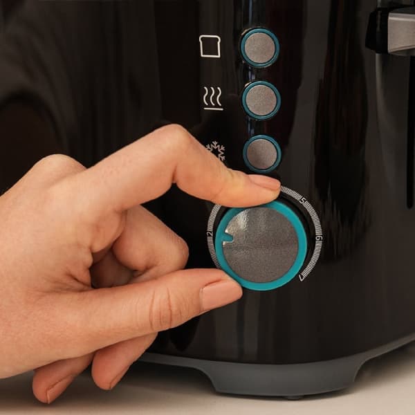 Cecotec Toaster with 2 short wide slots and capacity for 2 slices of toast.