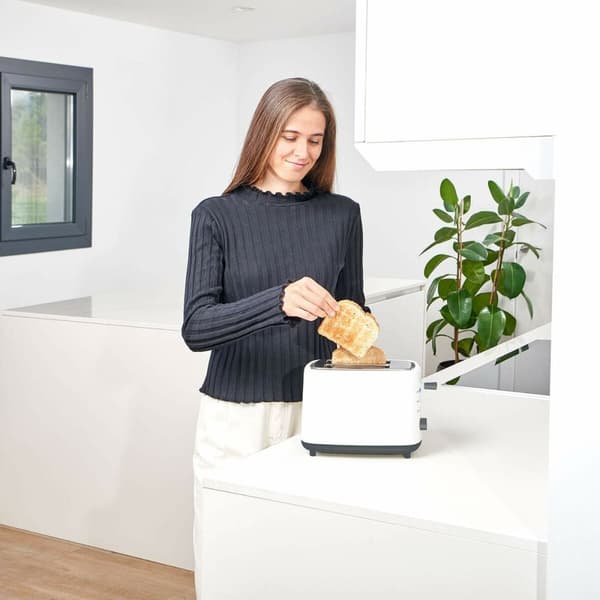 Leivänpaahdin Black & Decker BXTOA820E 820 W