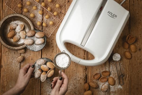 Adler AD 3039 våffeljärn 24 våfflor 1600 W Vit