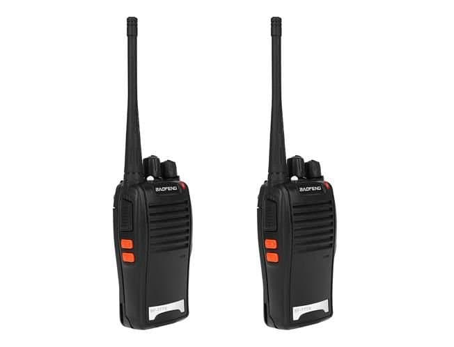 2 kpl Ladattava UHF-radiopuhelin, kantama jopa 10 km, 16 kanavaa, kuulokkeet, FM-radio