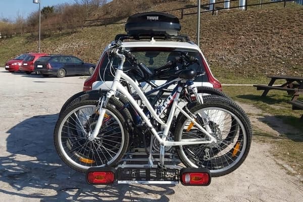 CYKELHÅLLARE MED DRAGKROPSPLATTFORM AMOS TITAN 4 FÖR 4 CYKLAR 13-PIN SVART