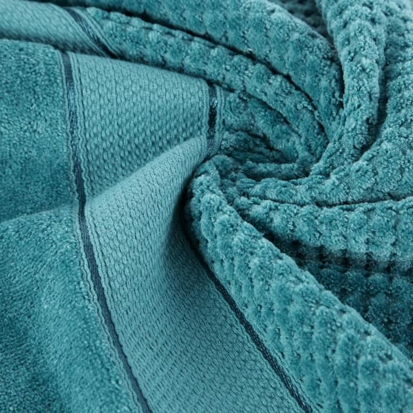 Jessi handduk 70x140 turkos frotté 500g/m2 med präglad rutig textur och velourkant Eurofirany