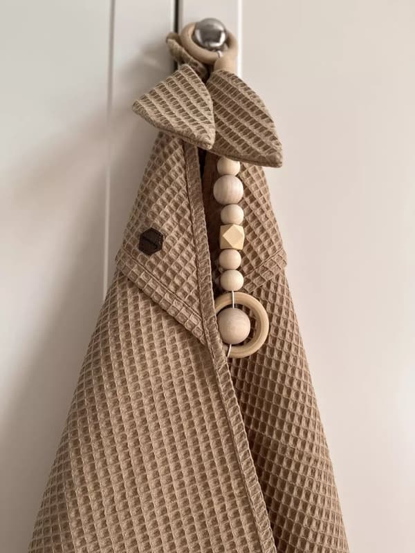 Vohvelipyyhe hupulla | Karamelli 75x75cm