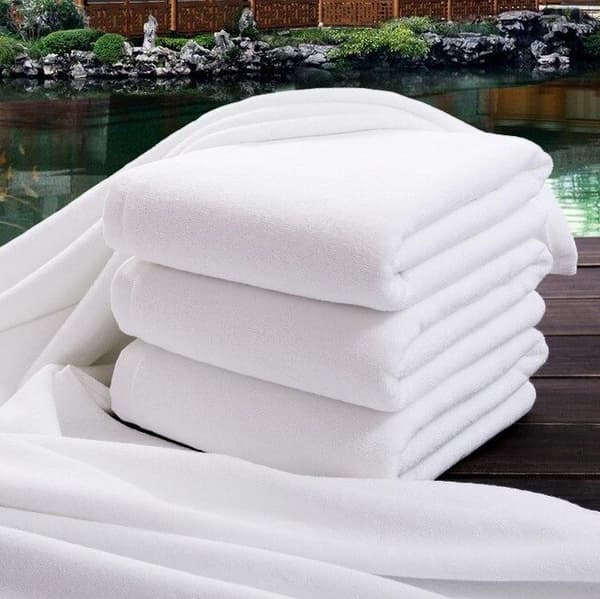 Hotellhandduk 70x140 Piruu slät vit