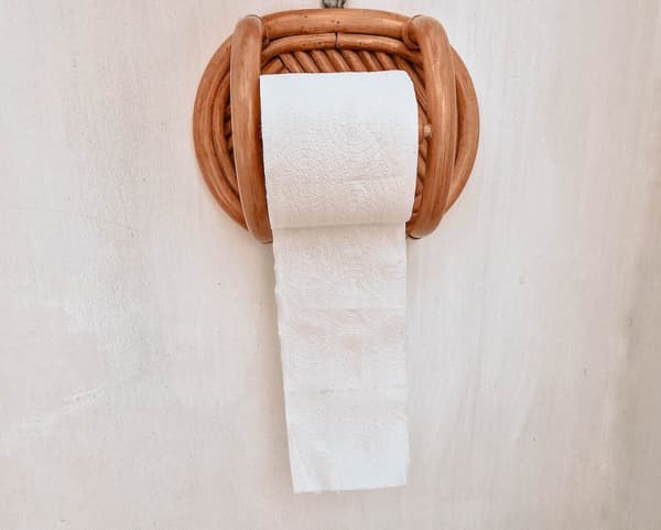 TOALETTPAPPERSHÅLLARE JAKY