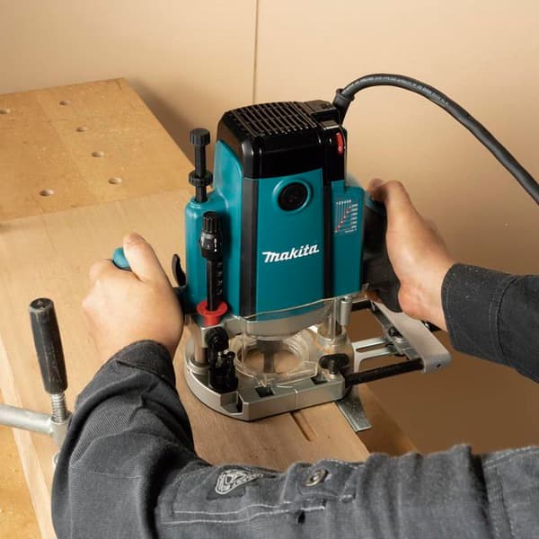 Makita - RP2303FC07 - Fritös 6/8/12 mm 2 300 W med broms + MAKPAC