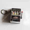 Miniatyrbild 1 av 4: Mini Turnaround Nyckelring - TEKNISK RABATT - Roterande spelkonsol - Kameraform - ABS och plast