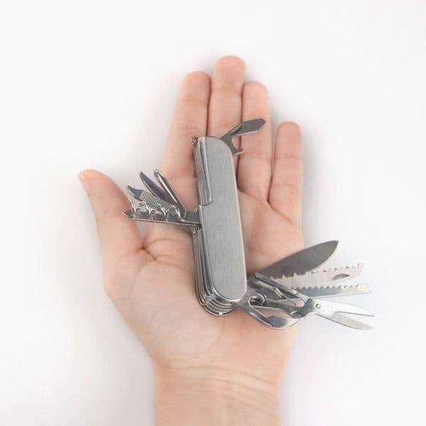 Multifunktions schweizisk kniv - Ej specificerad - 9 cm - Rostfritt stål - 11 praktiska tillbehör - Blandat