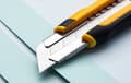 Pikkukuva 3 / 4: Cutter 25mm SK4 Deli Tools EDL025 (yellow)