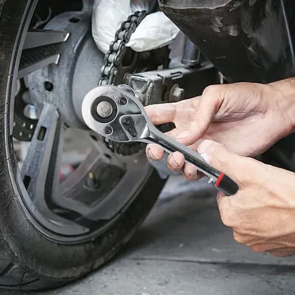 82-delt Drive Socket Sæt, Holdbar Krom Finish, Omfattende Værktøjsudvalg, Ideel til Hjemme- og Bilreparationer
