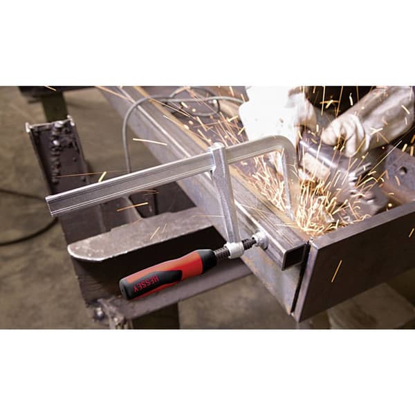 Handtag i tvåkomponentsplast inkl. utbytbar tryckplatta (TG / GZ / GMZ, trappnos 120 mm) Bessey 3101186