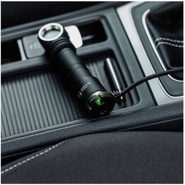 ArmyTek Wizard C2 Pro Magnet Warm LED Handlampa med magnetfäste Uppladdningsbara batteri 2500 lm 4800 h 65 g