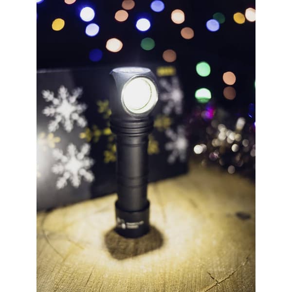 ArmyTek Wizard C2 Pro Magnet White LED Handlampa med magnetfäste Uppladdningsbara batteri 2500 lm 4800 h 65 g