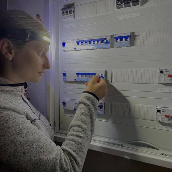 TFA Dostmann LUMATIC FREE LED Säkerhetslampa, Pannlampa Uppladdningsbara batteri 350 lm 43.2039.01