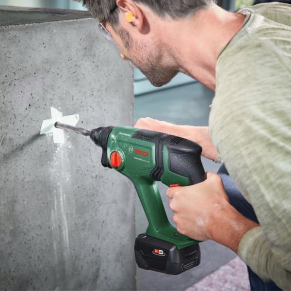 Bosch UniversalHammer 18V - batteridreven slagboremaskine, solo + adapter
