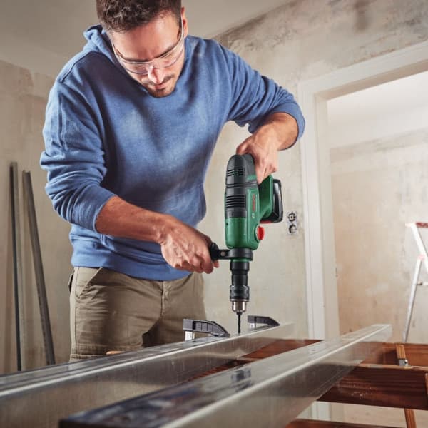 Bosch UniversalHammer 18V - batteridreven slagboremaskine, solo + adapter