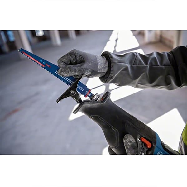 Bosch Professional Sable Såg Gsa 18v-28 L-boxx Silver