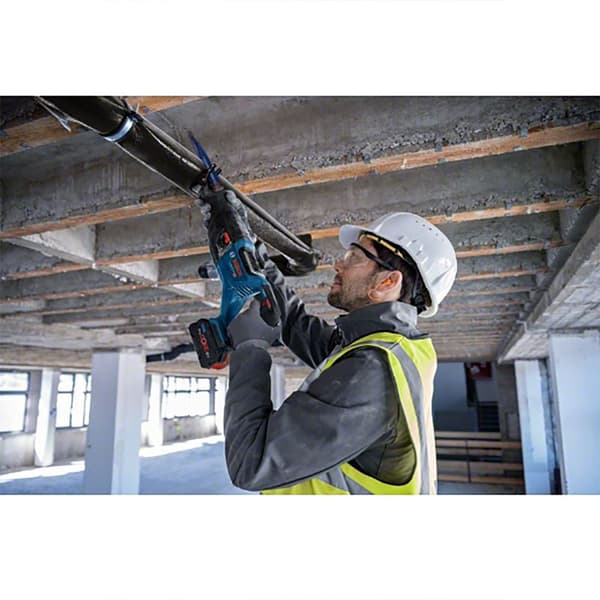 Bosch Professional Sable Såg Gsa 18v-28 L-boxx Silver