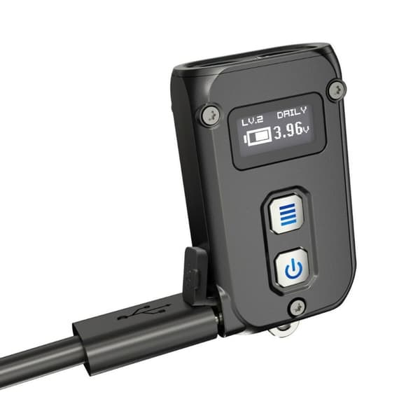 LED Lommelygte Nitecore NT-TINI2-G 500 lm - Kraftfuld lommelygte med 500 lumen lysstyrke til udendørs brug. Let og kompakt design.