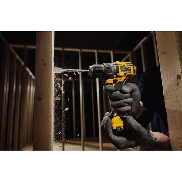 Dewalt DCD701D2-QW 12 V Skruemaskine - Kraftfuld 12 V skruemaskine fra Dewalt til effektivt arbejde.