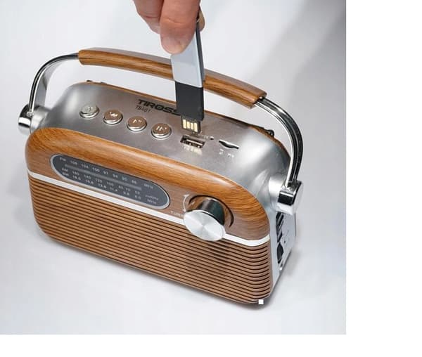 TIROSS KANNETTAVA AKKURADIORADIO USB/Bluetooth