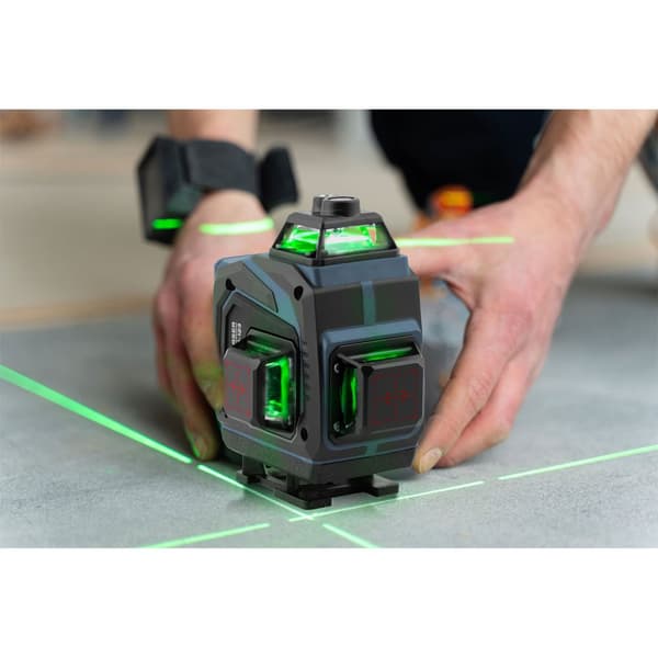 Krydslaser i etui + Humberg HM-170 stativ