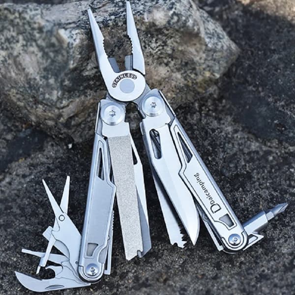 Camping Multitool, 18-i-1 Funktionalitet, Holdbart Rustfrit Stål,DL12