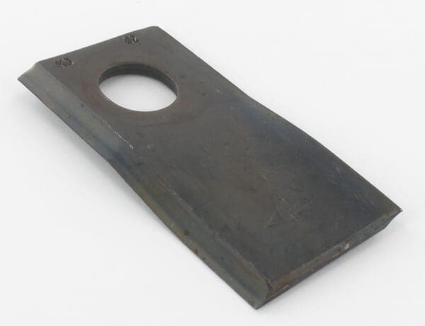 Roterende plæneklipperkniv venstre 105x48x4 mm ovalt hul 23,0x20,5 mm passer til Taarup KT5514200001