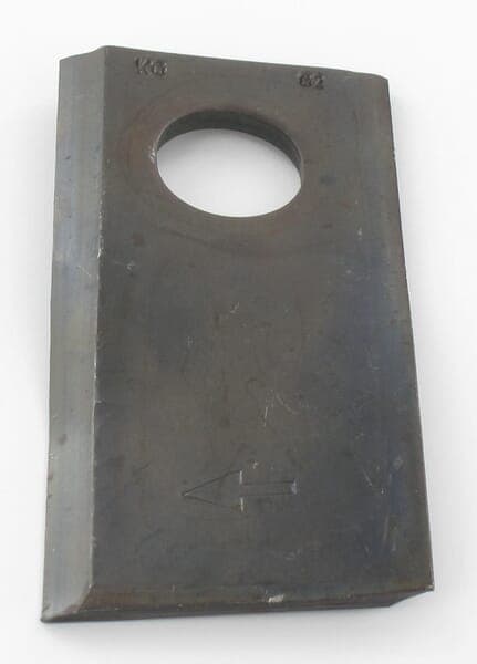 Roterende plæneklipperkniv venstre 105x48x4 mm ovalt hul 23,0x20,5 mm passer til Taarup KT5514200001