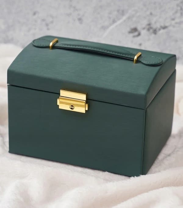 Lyxig Smyckesbox med Unik Design och Genomtänkta Funktioner