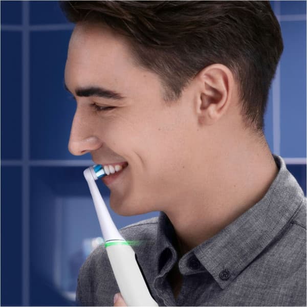 Oral-B iO Series 6s -elektrisk tandborste, vit