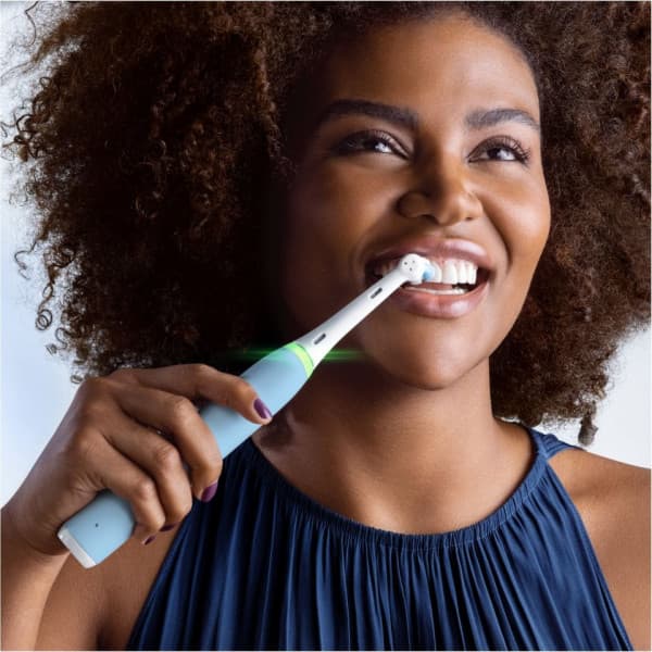 Oral-B iO Series 3s -sähköhammasharja sininen