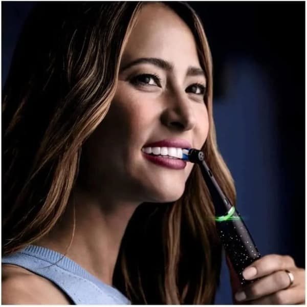 Elektrisk tandborste - ORAL-B - iO10 Cosmic black - Oscillo-rotationer - Batteri driven