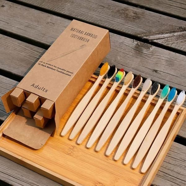 SHOP-STORY - Set med 10 naturliga tandborstar av bambu och kol - Antibakterier