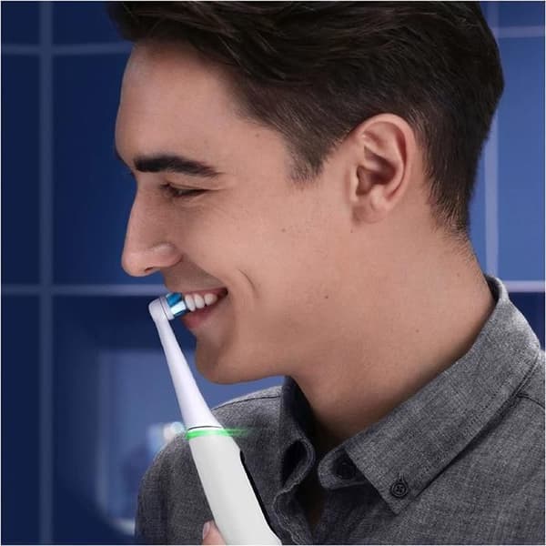 Oral-B iO Series 6 vit elektrisk tandborste