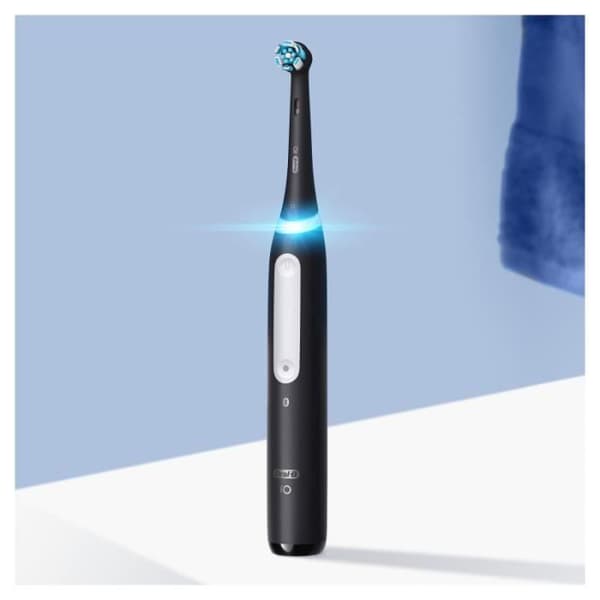 Oral-B iO 4 - Duo med resväska - Svart och vit - Anslutna elektriska tandborstar