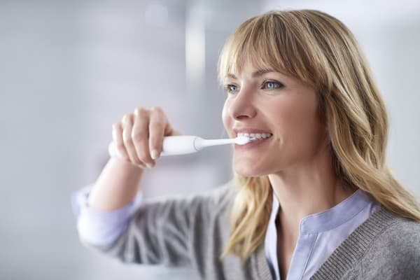 Philips Sonicare ProtectiveClean 5100 ProtectiveClean 5100 HX6851/34 2-pak soniske elektriske tandbørster med tilbehør