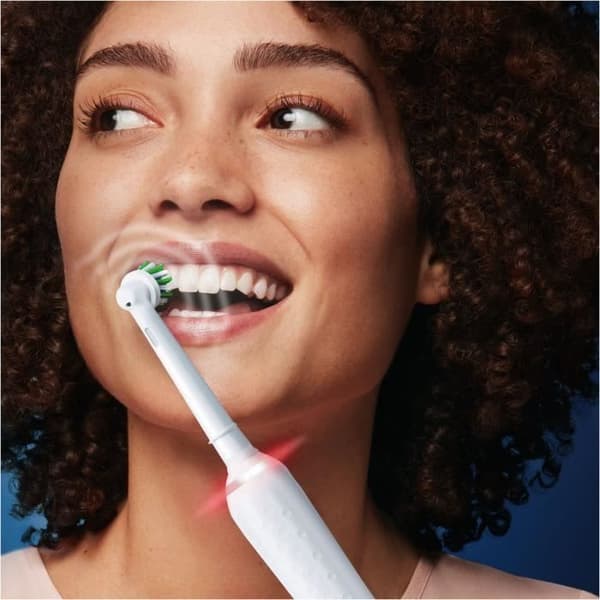 ORAL-B Pro 3 elektrisk tandbørste - 3 børstehoveder inkluderet - hvid - ledningsfri