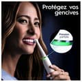 Miniatyrbild 5 av 6: Oral-B iO 10 uppladdningsbar elektrisk tandborste Vit, 1 huvud, 1 laddningsbart resväska, 1 iO Sense-laddare