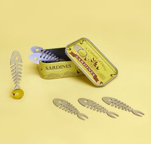Aperitifplockar - Designask - Sardiner - 6 metallplockar - Mått: 3,5 x 10,5 x 7,8 cm