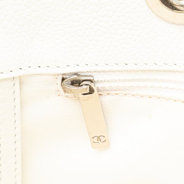 Pre-owned Chanel Caviar Grand Shopping Tote White