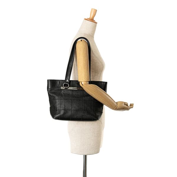 Pre-owned Chanel Caviar Choco Bar Tote Black