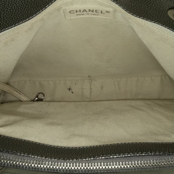 Pre-owned Chanel Metallic Caviar Grand Shopping Tote Gray