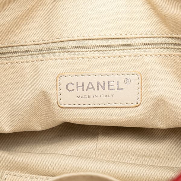 Pre-owned Chanel Quilted Caviar Soft Tote Red