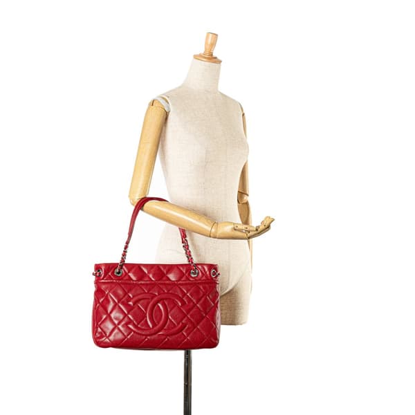 Pre-owned Chanel Quilted Caviar Soft Tote Red