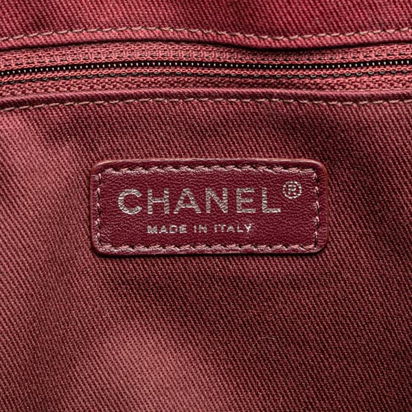 Pre-owned Chanel Quilted Aged Calfskin East West Tote Red