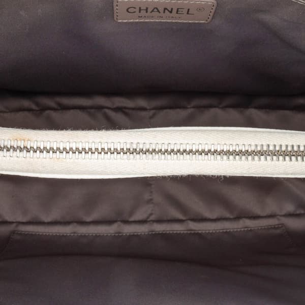 Pre-owned Chanel Caviar Grand Shopping Tote  White