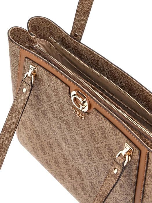GUESS Ljusbrun axelväska för kvinnor - Orlina Logo Noel Tote Latte Logotyp / Brun 290846