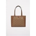Miniatyrbild 5 av 6: GUESS Ljusbrun axelväska för kvinnor - Orlina Logo Noel Tote Latte Logotyp / Brun 290846
