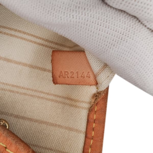Pre-owned Louis Vuitton Damier Azur Neverfull MM White